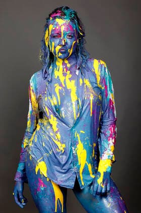 BODYART Colour Shirt Performance with Model Alena at Atelier Düsterwald Hameln, 16 06 2020 BodyArt artist Jörg Düsterwald Foto:xT.xSkupinx xFuturexImage