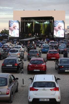 People await in their cars before the start of the first open music concert performed at a drive-in cinema since the start of the coronavirus pandemic, in Madrid, Spain, 17 June 2020. The event was organized by BMW and Warner Music Spain and several singers, musicians and DJs will perform. First open music concert in Madrid !ACHTUNG: NUR REDAKTIONELLE NUTZUNG!  Copyright: xJuanJoxMartinx GRAF2563 20200617-637280278337260750