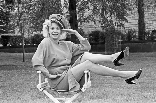 Sunnyi Melles Sunnyi Melles, schweizerische Schauspielerin bei einem Fotoshoot, Deutschland 1980er Jahre. Swiss actress Sunnyi Melles during a photo shoot, Germany 1980s., Deutschland Copyright: HelmutxReiss UnitedArchives832001265 EDITORIAL USE ONLY