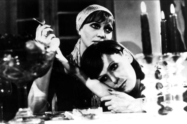 CHINESE ROULETTE aka CHINESISCHES ROULETTE CHINESE ROULETTE aka CHINESISCHES ROULETTE ANNA KARINA, MARGIT CARSTENSEN Date: 1976. Strictly editorial use only in conjunction with the promotion of the film. Credit line mandatory. This image is copyright of the film company and is supplied under the terms of issue as film still. No commercial or book cover use permitted without prior consent from the film company.  Mandatory credit line: Image courtesy Ronald Grant Archive Mary Evans