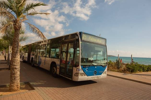 Mallorca GER, Themenfoto, Urlaub auf Mallorca, Tourismus in Zeiten der Corona-Pandemie, Sommerurlaub, 17.06.2020 GER, Themenfoto, Urlaub auf Mallorca, Tourismus in Zeiten der Corona-Pandemie, Sommerurlaub, Bus, Verkehr auf dem Ballermann. 17.06.2020, *** Mallorca GER, theme photo, holidays on Mallorca, tourism in times of the Corona pandemic, summer holidays, 17 06 2020 GER, theme photo, holidays on Mallorca, tourism in times of the Corona pandemic, summer holidays, bus, traffic on the Ballermann 17 06 2020, Copyright: xEibner-Pressefoto DimitrixDrofitx EP_ddh