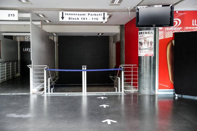 ARNEA NOW concept presentation 18 06 2020 Signs on the walls and arrows on the floor lead clearly directed and in a one-way street principle to the square Presentation of the ARNEA NOW concept 18 06 2020 Cologne LanxessArena NRW Germany Copyright: xBEAUTIFULxSPORTS Wunderlx