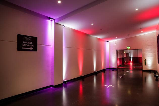 ARNEA NOW concept presentation 18 06 2020 Signs on the walls and arrows on the floor lead clearly directed and in a one-way street principle to the square Presentation of the ARNEA NOW concept 18 06 2020 Cologne LanxessArena NRW Germany Copyright: xBEAUTIFULxSPORTS Wunderlx