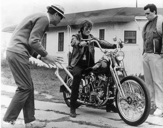 WILD ANGELS WILD ANGELS director ROGER CORMAN, PETER FONDA, assistant director PETER BOGDANOVICH Date: 1966. Strictly editorial use only in conjunction with the promotion of the film. Credit line mandatory. This image is copyright of the film company and is supplied under the terms of issue as film still. No commercial or book cover use permitted without prior consent from the film company.  Mandatory credit line: Image courtesy AIP Ronald Grant Archive Mary Evans
