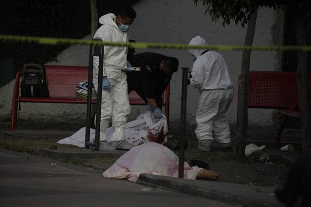 The bodies of two people have been found outside the oceania subway. The victims were killed by an alleged settling of accounts by two people who were riding on motorcycles and shot them. Where: Mexico City, Mexico When: 18 Jun 2020 Credit: Eyepix Cover Images **EDITORIAL USE ONLY** Copyright: xMarianaxBaex 40658133 EDITORIAL USE ONLY. NOT FOR USE BY NEWSPAPERS BASED IN THE UK.