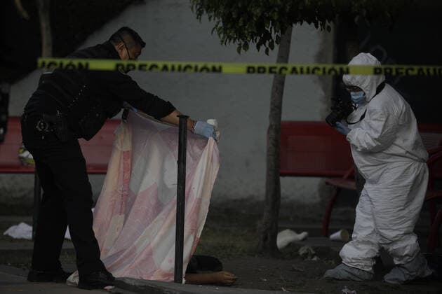 The bodies of two people have been found outside the oceania subway. The victims were killed by an alleged settling of accounts by two people who were riding on motorcycles and shot them. Where: Mexico City, Mexico When: 18 Jun 2020 Credit: Eyepix Cover Images **EDITORIAL USE ONLY** Copyright: xMarianaxBaex 40658134 EDITORIAL USE ONLY. NOT FOR USE BY NEWSPAPERS BASED IN THE UK.