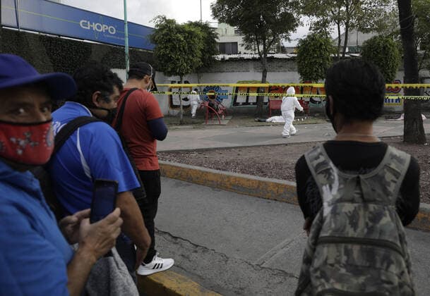 The bodies of two people have been found outside the oceania subway. The victims were killed by an alleged settling of accounts by two people who were riding on motorcycles and shot them. Where: Mexico City, Mexico When: 18 Jun 2020 Credit: Eyepix Cover Images **EDITORIAL USE ONLY** Copyright: xMarianaxBaex 40658136 EDITORIAL USE ONLY. NOT FOR USE BY NEWSPAPERS BASED IN THE UK.