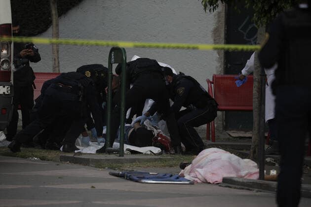 The bodies of two people have been found outside the oceania subway. The victims were killed by an alleged settling of accounts by two people who were riding on motorcycles and shot them. Where: Mexico City, Mexico When: 18 Jun 2020 Credit: Eyepix Cover Images **EDITORIAL USE ONLY** Copyright: xMarianaxBaex 40658137 EDITORIAL USE ONLY. NOT FOR USE BY NEWSPAPERS BASED IN THE UK.