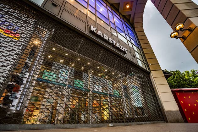 Galeria Karstadt Kaufhof closes stores nationwide, pictures of the closed Karstadt store on Tempelhofer Damm Many passers-by stopped and stood in front of the closed store Berlin Berlin Deutschland
