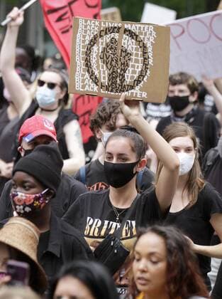 (200620) -- VANCOUVER, June 20, 2020 (Xinhua) -- People holding signs participate in the Juneteenth Freedom March in Vancouver, British Columbia, Canada, June 19, 2020. (Photo by Liang Sen Xinhua) CANADA-VANCOUVER-JUNETEENTH-FREEDOM MARCH 