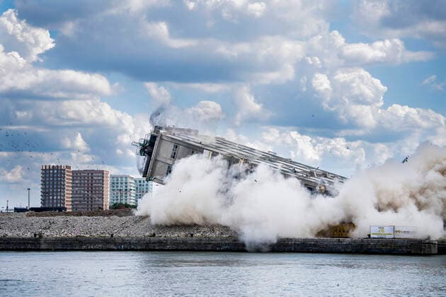 Bilder des Jahres 2020, News 06 Juni News Themen der Woche KW25 News Bilder des Tages FOCUS COVERAGE REQUESTED TO BELGA Illustration picture shows the demolition of a tower at the SAMGA site, in Antwerp, Saturday 20 June 2020.  JASPERxJACOBS 2510887