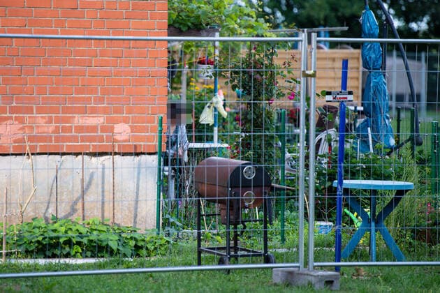 20 06 2020 Coronavirus housing estate of Tönnies employees in quarantine About current developments of the corona outbreak of more than 1000 people in the Tönnies meat plant in Rheda Wiedenbrück the management speaks in quarantine In the district of Gütersloh are therefore more than 7000 people in quarantine In the p