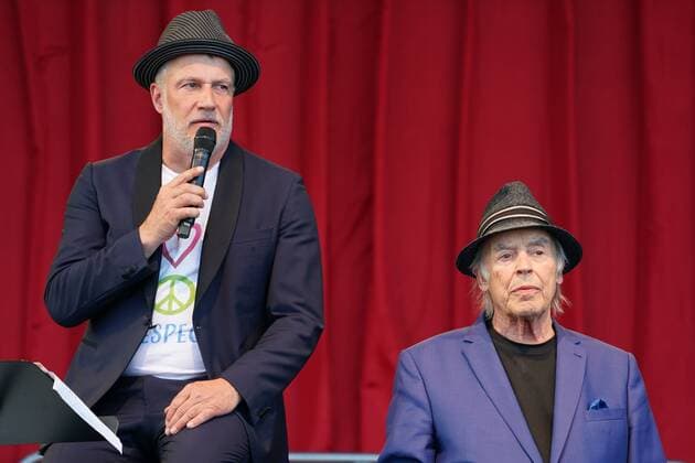 With his program Marc MarshallÕs World of Music, the top musician stopped by on stage at the drive-in cinema With brother Pascal and father Tony Marc Marshall, Tony Marshall With his program Marc MarshallÕs World of Music, the top musician stopped by on stage at the drive-in cinema With brother Pascal and father Tony, Germany, Karlsruhe, Messeplatz, drive-in c