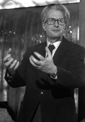 Hans-Jochen Vogel * 3. Februar 1926 in Göttingen ist ein deutscher Politiker (SPD). Vogel war von 1960 bis 1972 Oberbürgermeister von München Abschied von Münchner SPD weil er 1981 Regierender Bürgermeister von Berlin wurde Januar 1981 Januar 1981 1981 81-28 *** Hans Jochen Vogel 3 February 1926 in Göttingen is a German politician SPD Vogel was Lord Mayor of Munich from 1960 to 1972 Farewell to Munich SPD because he became Governing Mayor of Berlin in 1981 January 1981 January 1981 1981 81 28 Copyright: xHeinzxGebhardtx
