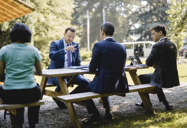 News Bilder des Tages Bundesgesundheitsminister Jens Spahn (CDU) trifft den Minister fâˆöÂºr Solidaritaet und Gesundheit der Franzoesischen Republik, Olivier Veran, in Genf, 25.06.2020 Genf Schweiz *** Federal Health Minister Jens Spahn CDU meets the Minister fâˆöÂºr Solidarity and Health of the French Republic, Olivier Veran, in Geneva, 25 06 2020 Geneva Switzerland Copyright: xXanderxHeinl photothek.netx