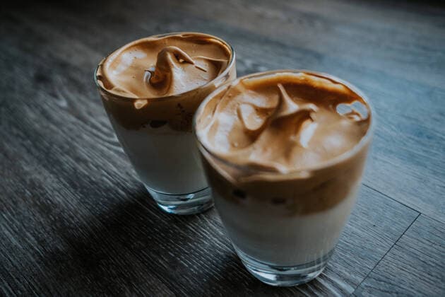 Food, Getränke, Dalgona Coffee side view of whipped coffee in glass cups on table Denver, CO, United States CR_JEMI200601B-384746-01
