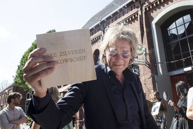 AMSTERDAM Matthijs van Nieuwkerk during the presentation of the Silver Nipkow disc and Travel microphone ANP KIPPA PIETER STAM DE JONGE  Copyright: xHollandsexHoogtex xxANPx x415488574x
