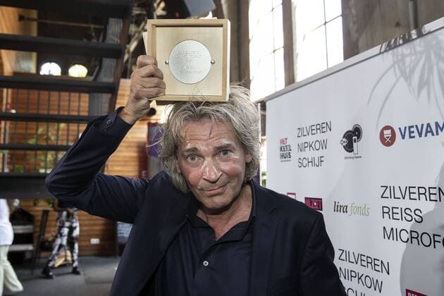 Bilder des Jahres 2020, Entertainment 06 Juni Entertainment Themen der Woche KW26 Entertainment Bilder des Tages AMSTERDAM - Matthijs van Nieuwkerk tijdens de uitreiking van de Zilveren Nipkowsschijf en Reissmicrofoon. ANP KIPPA PIETER STAM DE JONGE *** AMSTERDAM Matthijs van Nieuwkerk during the presentation of the Silver Nipkow disc and Travel microphone ANP KIPPA PIETER STAM DE JONGE  Copyright: xHollandsexHoogtex xxANPx x415489367x