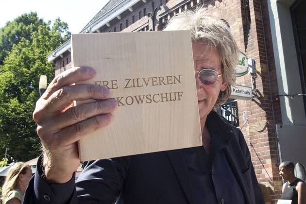 AMSTERDAM Matthijs van Nieuwkerk during the presentation of the Silver Nipkow disc and Travel microphone ANP KIPPA PIETER STAM DE JONGE  Copyright: xHollandsexHoogtex xxANPx x415489384x