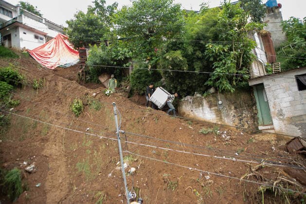 June 25, 2020, Xalapa, Veracruz, Mo xico: Members of the Mexican army help families affected by the landslides that have occurred since June 24. The damage so far is incalculable. Xalapa MÃ xico - ZUMAqp1_ 20200625_zip_qp1_006 Copyright: xHectorxAdolfoxQuintanarxPerezx