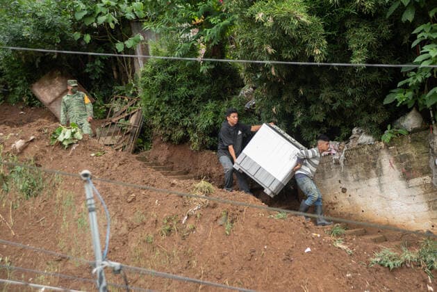 June 25, 2020, Xalapa, Veracruz, Mo xico: Members of the Mexican army help families affected by the landslides that have occurred since June 24. The damage so far is incalculable. Xalapa MÃ xico - ZUMAqp1_ 20200625_zip_qp1_007 Copyright: xHectorxAdolfoxQuintanarxPerezx