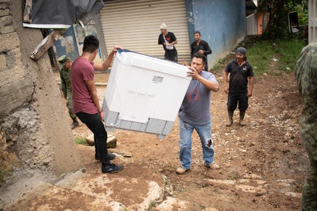 June 25, 2020, Xalapa, Veracruz, Mo xico: Members of the Mexican army help families affected by the landslides that have occurred since June 24. The damage so far is incalculable. Xalapa MÃ xico - ZUMAqp1_ 20200625_zip_qp1_012 Copyright: xHectorxAdolfoxQuintanarxPerezx
