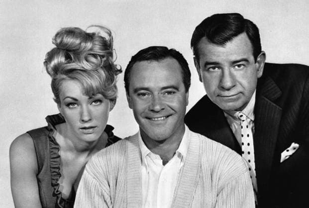 OSCARS. Bester Nebendarsteller. Preisträger 1961-1970 THE FORTUNE COOKIE JUDI WEST, JACK LEMMON AND WALTER MATTHAU A UNITED ARTISTS FILM Date: 1966. Strictly editorial use only in conjunction with the promotion of the film. Credit line mandatory. This image is copyright of the film company and is supplied under the terms of issue as film still. No commercial or book cover use permitted without prior consent from the film company.  Mandatory credit line: Image courtesy Ronald Grant Archive Mary Evans