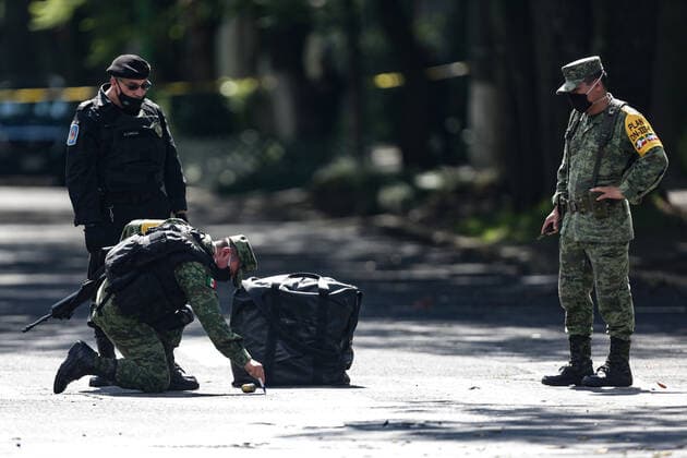 (200627) -- MEXICO CITY, June 27, 2020 (Xinhua) -- Investigators work at the scene where Mexico City Chief of Police Omar Garcia Harfuch was attacked by gunmen in Mexico City, Mexico, June 26, 2020. A group of gunmen opened fire on Mexico City Chief of Police Omar Garcia Harfuch and his bodyguards on Friday morning, injuring him and killing two officers and a civilian, according to local authorities. (Photo by Francisco Canedo Xinhua) MEXICO-MEXICO CITY-POLICE CHIEF-ATTACK 