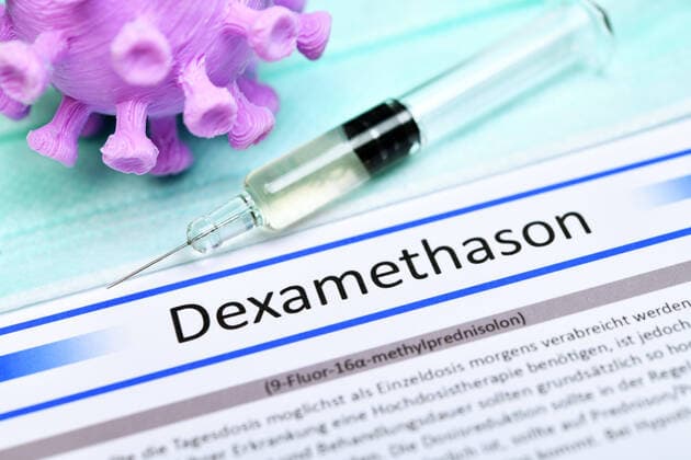 Syringe and dexamethasone lettering, active ingredient dexamethasone against corona infection ** NUR FUER REDAKTIONELLE ZWECKE ** EDITORIAL USE ONLY **