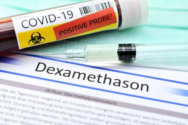 Syringe and dexamethasone lettering, active ingredient dexamethasone against corona infection ** NUR FUER REDAKTIONELLE ZWECKE ** EDITORIAL USE ONLY **