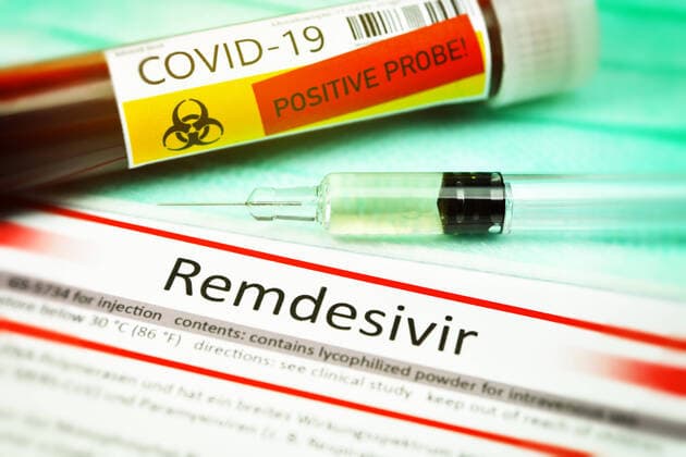 Syringe and Remdesivir label, active ingredient Remdesivir against corona infection ** NUR FUER REDAKTIONELLE ZWECKE ** EDITORIAL USE ONLY **