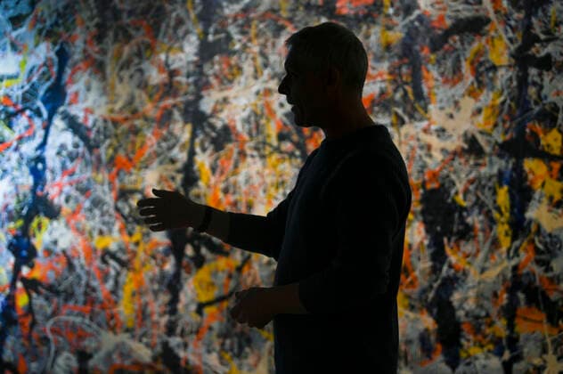 Bilder des Jahres 2020, Entertainment 06 Juni Entertainment Bilder des Tages NATIONAL GALLERY BLUE POLES CONSERVATION WORK, National Gallery of Australia Senior paintings conservator David Wise works examines the paintwork of Blue Poles by American artist Jackson Pollock during conservation work at the National Gallery of Australia in Canberra, Tuesday, June 30, 2020. Regarded as one of the most important and valuable artworks, the National Gallery of Australia partly used the shutdown during the Coronavirus pandemic to examine and conserve the 47 year old painting for the first time since purchasing it in 1973. ( NO ARCHIVING, EDITORIAL USE ONLY, NO USE IN BOOKS WITHOUT CONSENT CANBERRA ACT AUSTRALIA  Copyright: xLUKASxCOCHx 20200630001477054614