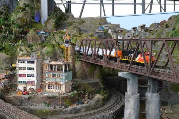 Snow Dome Modellbau Welten Bispingen A freight train travels through India The worlds largest model railway, with 12,000 square metres of space, opened today in Bispingen. With 20 kilometres of track laid, 500 trains and 50 theme worlds, Modellbau Welten s
