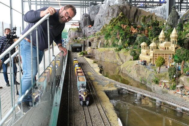 Snow Dome Modellbau Welten Bispingen Managing Director Frank Blin in the India section The largest model railway in the world, with 12,000 square metres of space, opened today in Bispingen, with 20 kilometres of laid tracks as well as 500 tr