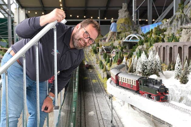 Snow Dome Modellbau Welten Bispingen Managing Director Frank Blin in the Iceland section The worlds largest model railway, with 12,000 square meters of space, opened today in Bispingen, with 20 kilometers of laid tracks as well as 500 trains