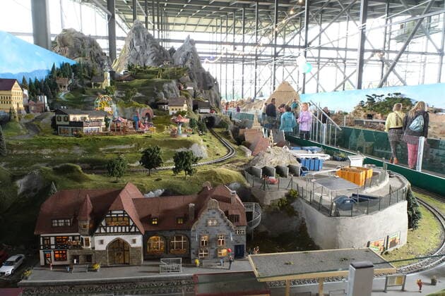 Snow Dome Modellbau Welten Bispingen The Bavaria section The worlds largest model railway, with 12,000 square meters of space, opened today in Bispingen, with 20 kilometers of laid tracks as well as 500 trains and 50 theme worlds, the Modellbau Welten set a new world