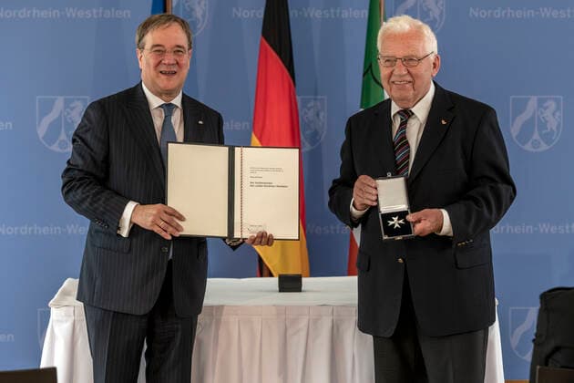 Award of the Order of Merit of North Rhine-Westphalia on 01 July 2020 in Düsseldorf Klaus Kuhlmann on the right