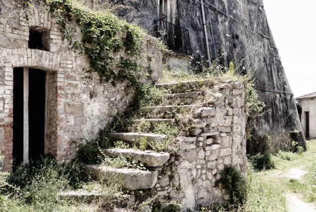 Italy: Castelpoto, the ghost town Castelpoto, the ancient medieval village where time stood still with the 1980 Irpina earthquake. Castelpoto Italia Benevento Italy Copyright: SoniaxBrandolone