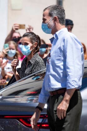 Queen Leticia of Spain and King Felipe VI of Spain in Castile La Mancha during their visits to all the autonomous communities during the Corona crisis Cuenca, 02 07 2020 Leticia of Spain, Felipe VI of Spain  Foto:xDyDxFotografosx xFuturexImage