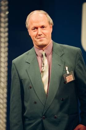 TV-Show Wetten, dass..? Folge 73 vom 22.02.1992 - Der deutscher Journalist Günther von Lojewski bei Wetten dass..? , Emden Niedersachsen Deutschland *** TV Show Wetten, dass Folge 73 vom 22 02 1992 The German journalist Günther von Lojewski at Wetten dass , Emden Lower Saxony Germany Copyright: ZIKxImages UnitedArchives00010042 EDITORIAL USE ONLY
