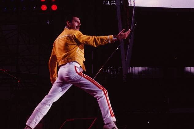 IMAGO ICONS: Freddie Mercury Freddie Mercury - Queen-Konzert - 19.07.1986 - Freddie Mercury am 19. Juli 1986 beim legendären Queen-Konzert anlässlich der Magic Tour auf der Bühne im Müngersdorfer Stadion. Es war das letzte Konzert von Queen in Deutschland.Freddie Mercury am 19. Juli 1986 beim legendären Queen-Konzert anlässlich der Magic Tour auf der Bühne im Müngersdorfer Stadion. Es war das letzte Konzert von Queen in Deutschland., Köln Nordrhein-Westfalen Deutschland *** Freddie Mercury Queen concert 19 07 1986 Freddie Mercury on July 19, 1986 at the legendary Queen concert on the occasion of the Magic Tour on stage in the Müngersdorfer Stadium It was the last concert of Queen in Germany Freddie Mercury on July 19, 1986 at the legendary Queen concert o Copyright: ZIKxImages UnitedArchives00010769 EDITORIAL USE ONLY