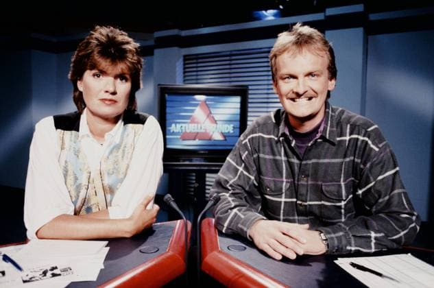 Christine Westermann, Frank Plasberg (v.l.n.r) - WDR Aktuelle Stunde - Christine Westermann und Frank Plasberg (v.l.n.r) - Aufzeichnung der Nachrichtensendung Aktuelle Stunde im WDR. Ca. 1987Christine Westermann und Frank Plasberg (v.l.n.r) - Aufzeichnung der Nachrichtensendung Aktuelle Stunde im WDR. Ca. 1987, Köln Nordrhein-Westfalen Deutschland *** Christine Westermann, Frank Plasberg v l n r WDR Aktuelle Stunde Christine Westermann and Frank Plasberg v l n r Recording of the news programme Aktuelle Stunde im WDR Ca 1987Christine Westermann and Frank Plasberg v l n r Recording of the news programme Aktuelle Stunde im WDR Ca 1987, Cologne North Rhine-Westphalia Germany Copyright: ZIKxImages UnitedArchives00010882 EDITORIAL USE ONLY