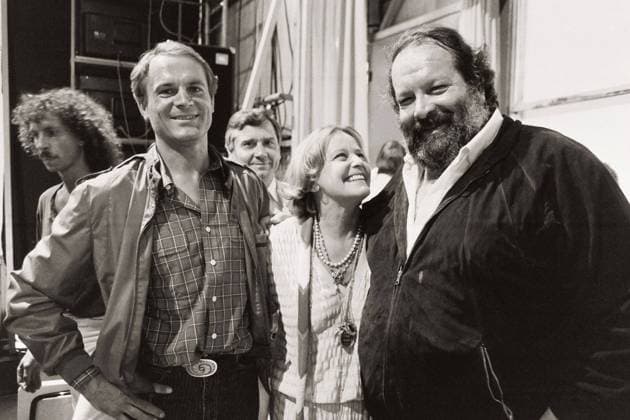 TV-Show Wetten, dass..? Ausgabe 17 - Die Schauspieler Terence Hill (links) und Bud Spencer mit Maria Schell hinter den Kulissen., Berlin Nordrhein-Westfalen Deutschland *** TV Show betting that issue 17 The actors Terence Hill left and Bud Spencer with Maria Schell behind the scenes, Berlin North Rhine-Westphalia Germany Copyright: ZIKxImages UnitedArchives00022322 EDITORIAL USE ONLY