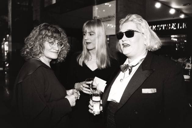 44. BAMBI Verleihung in Köln - After-Show - Die Komikerin Hella von Sinnen (rechts), die Autorin Cornelia Scheel (Mitte) und die Journalistin Alice Schwarzer (links) im Maritim Hotel im Gespräch., Köln Nordrhein-Westfalen Deutschland *** 44 BAMBI Award Ceremony in Cologne After Show The comedian Hella von Sinnen on the right, the author Cornelia Scheel in the middle and the journalist Alice Schwarzer on the left in the Maritim Hotel in conversation, Cologne North Rhine-Westphalia Germany Copyright: ZIKxImages UnitedArchivesAC171 EDITORIAL USE ONLY