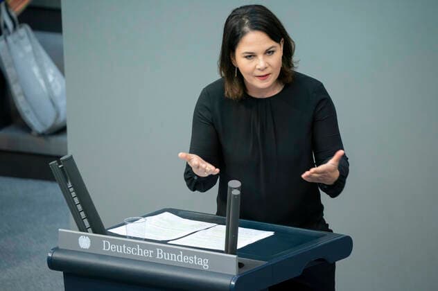Aktuell, 03 07 2020, Berlin Portrait of Annalena Baerbock during her speech on the coal phase-out at the 171st session of the German Bundestag in Berlin Foto:xJ.xKrickx xFuturexImage