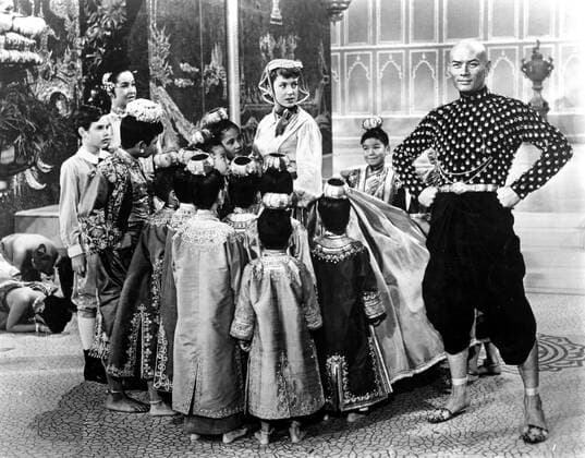 OSCARS. Bester Hauptdarsteller. Preisträger 1951-1960 THE KING AND I DEBORAH KERR, YUL BRYNNER GOVERNESS Date: 1956. Strictly editorial use only in conjunction with the promotion of the film. Credit line mandatory. This image is copyright of the film company and is supplied under the terms of issue as film still. No commercial or book cover use permitted without prior consent from the film company.  Mandatory credit line: Image courtesy Ronald Grant Archive Mary Evans