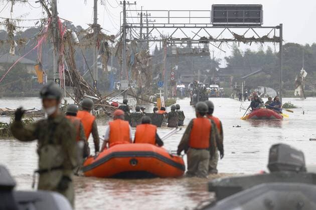 IMAGO Nature: Unsere Erde, Klimawandel, Überschwemmungen News Themen der Woche KW27 Aftermath of torrential rain in southwestern Japan Rescue operations are underway in the flood-ravaged village of Kuma in Kumamoto Prefecture, southwestern Japan, on July 5, 2020, after deadly torrential rain. 