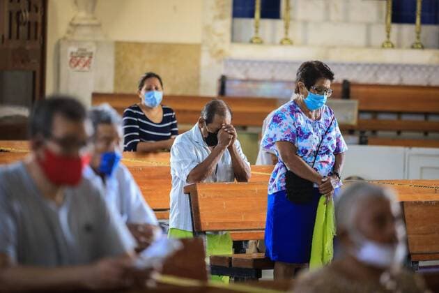 Coronavirus, Eindrücke aus Mexiko People attend mass with the sanitary measures of the new normality, after three months of the religious centers being closed due to the COVID-19 pandemic, in Acapulco, Guerrero State, Mexico, 5 July 2020. Mass in Acapulco !ACHTUNG: NUR REDAKTIONELLE NUTZUNG!  Copyright: xDavidxGuzmánx MEX3777 20200705-637295891707920452