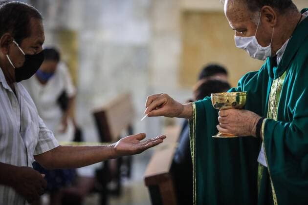 Coronavirus, Eindrücke aus Mexiko People attend mass with the sanitary measures of the new normality, after three months of the religious centers being closed due to the COVID-19 pandemic, in Acapulco, Guerrero State, Mexico, 5 July 2020. Mass in Acapulco !ACHTUNG: NUR REDAKTIONELLE NUTZUNG!  Copyright: xDavidxGuzmánx MEX3788 20200705-637295891728232911