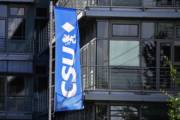 CSU flag in front of the CSU state leadership Press statement Markus SOEDER State Premier of Bavaria and CSU chairman in front of CSU board meeting at CSU headquarters in Munich on 06 07 2020
